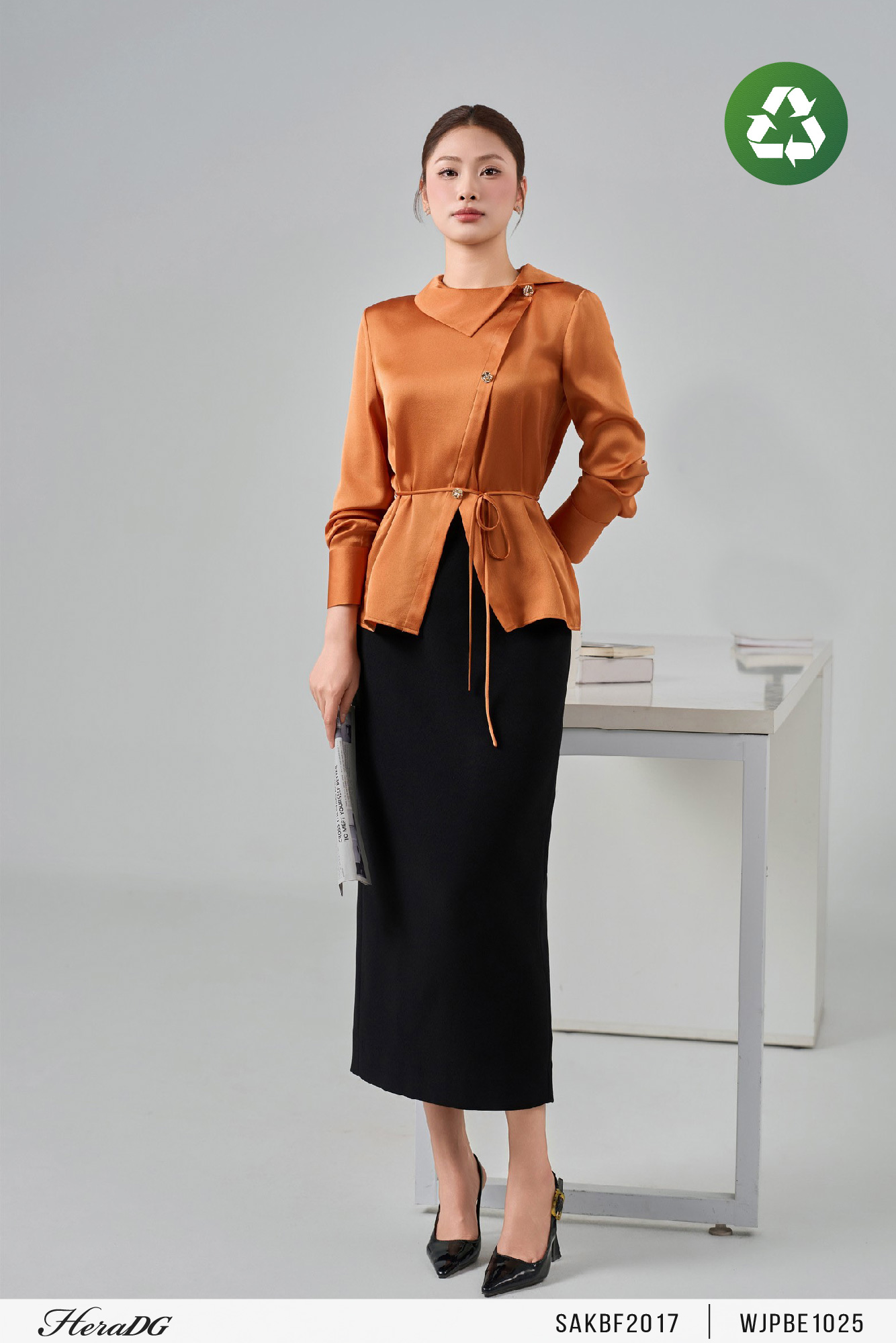 Ảnh của Áo kiểu cổ lệch, nẹp chéo